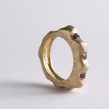 Load image into Gallery viewer, Hill ring set with garnets
