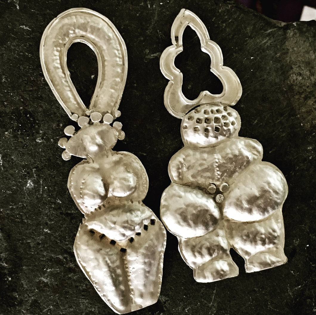 Pendants - Hammered Venus, Hammered Classic with bonnet